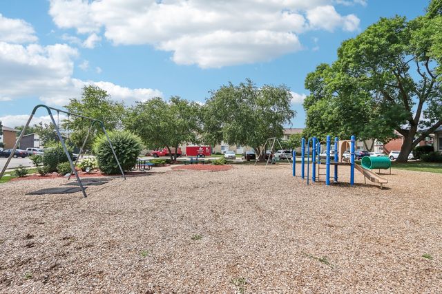 8916 Kenneth Drive 1E, Des Plaines, IL 60016