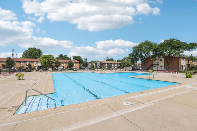 8916 Kenneth Drive 1E, Des Plaines, IL 60016
