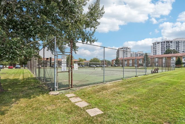 8916 Kenneth Drive 1E, Des Plaines, IL 60016