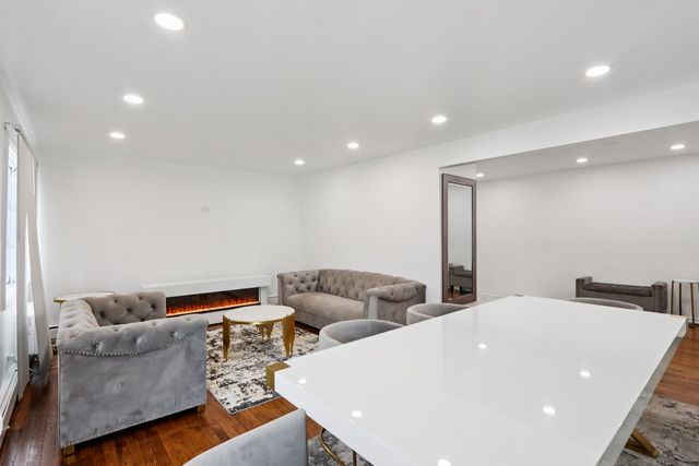 8916 Kenneth Drive 1E, Des Plaines, IL 60016