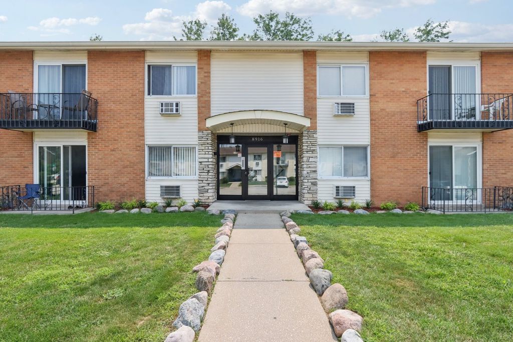 8916 Kenneth Drive 1E, Des Plaines, IL 60016