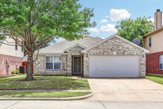 914 Gillon Drive, Arlington, TX 76001