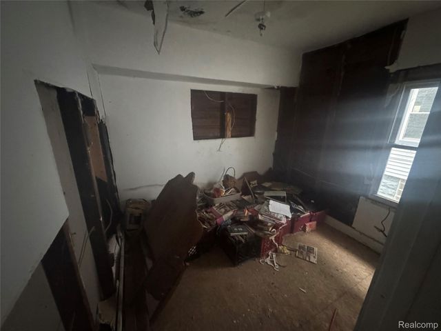 17229 Heyden Street, Detroit, MI 48219