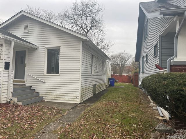 17229 Heyden Street, Detroit, MI 48219