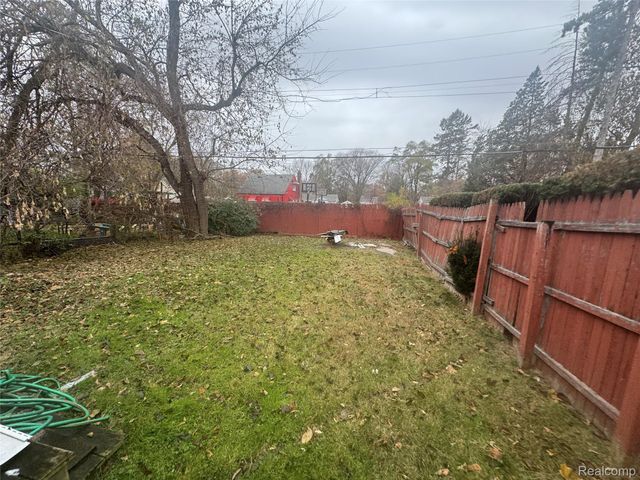 17229 Heyden Street, Detroit, MI 48219