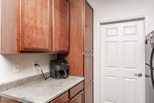 2704 Bradford Commons Dr UNIT 103, Louisville, KY 40299