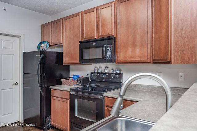 2704 Bradford Commons Dr UNIT 103, Louisville, KY 40299