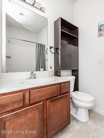 2704 Bradford Commons Dr UNIT 103, Louisville, KY 40299