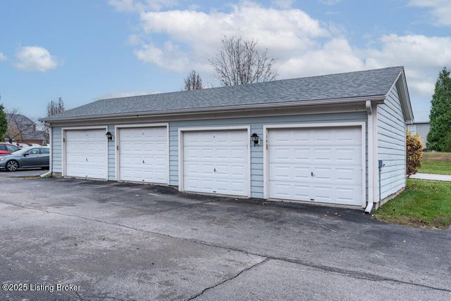 2704 Bradford Commons Dr UNIT 103, Louisville, KY 40299