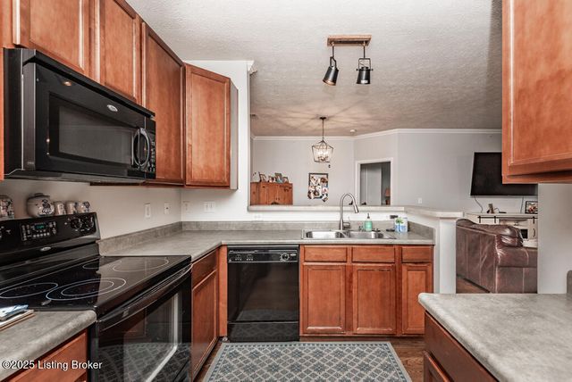 2704 Bradford Commons Dr UNIT 103, Louisville, KY 40299