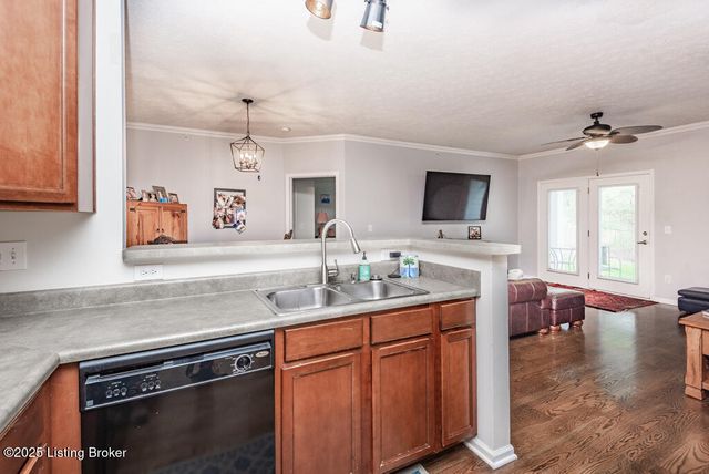 2704 Bradford Commons Dr UNIT 103, Louisville, KY 40299