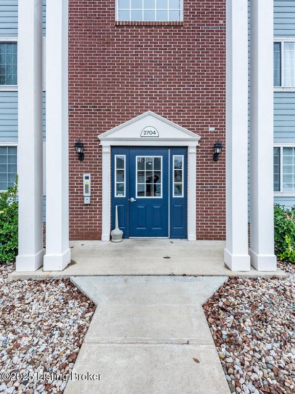 2704 Bradford Commons Dr UNIT 103, Louisville, KY 40299