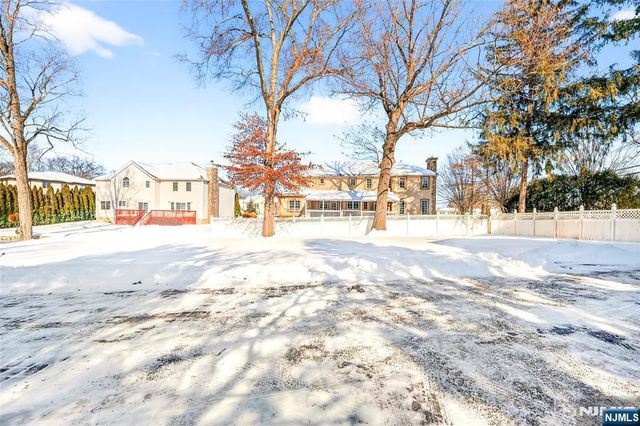 499 Paramus Road, Paramus, NJ 07652