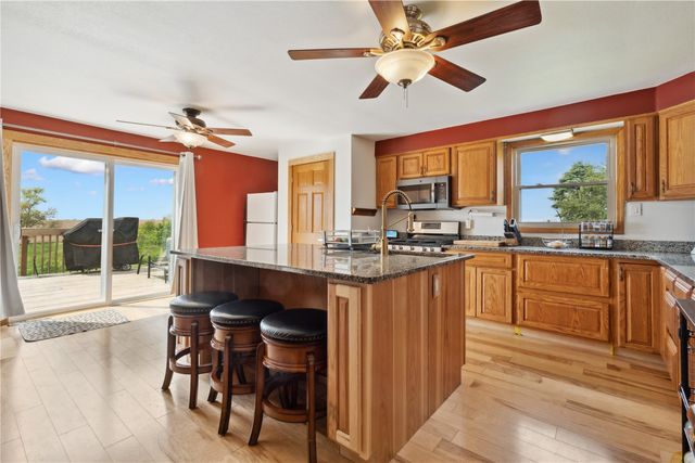 829 Union Avenue, Lowden, IA 52255