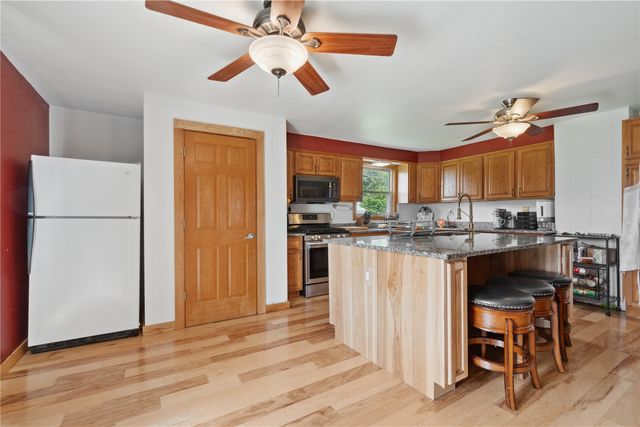 829 Union Avenue, Lowden, IA 52255