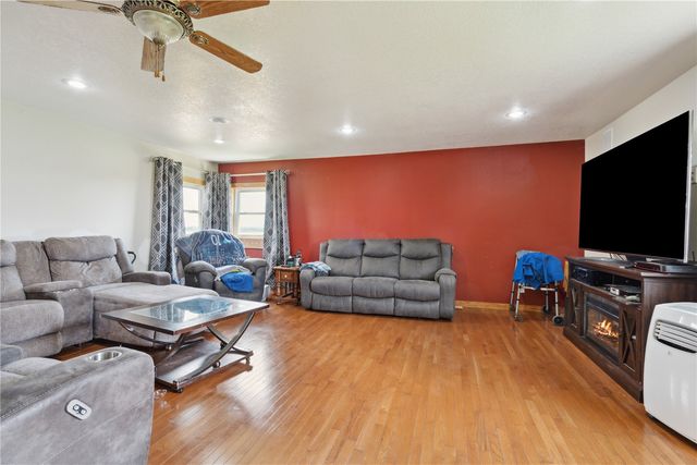 829 Union Avenue, Lowden, IA 52255