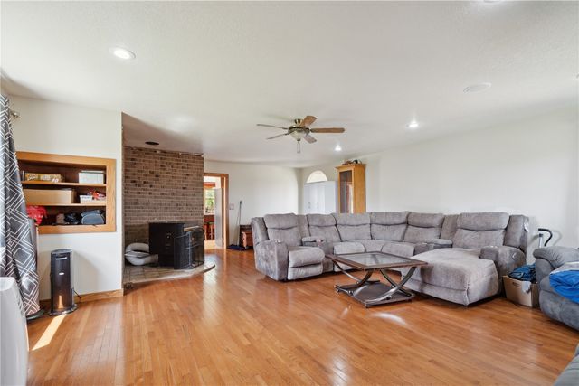 829 Union Avenue, Lowden, IA 52255