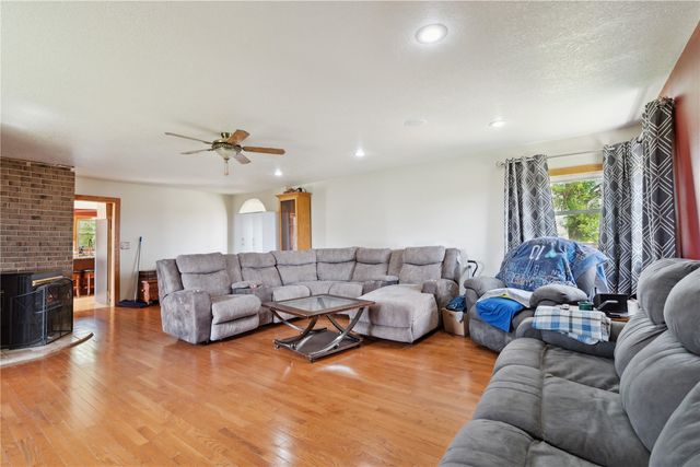 829 Union Avenue, Lowden, IA 52255