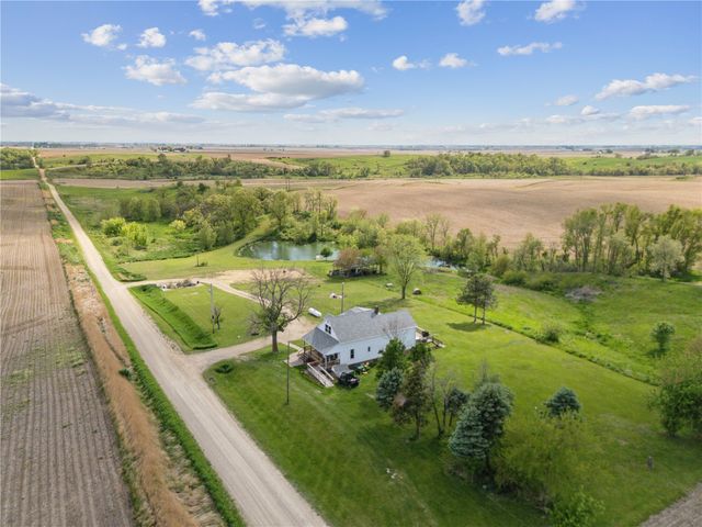 829 Union Avenue, Lowden, IA 52255