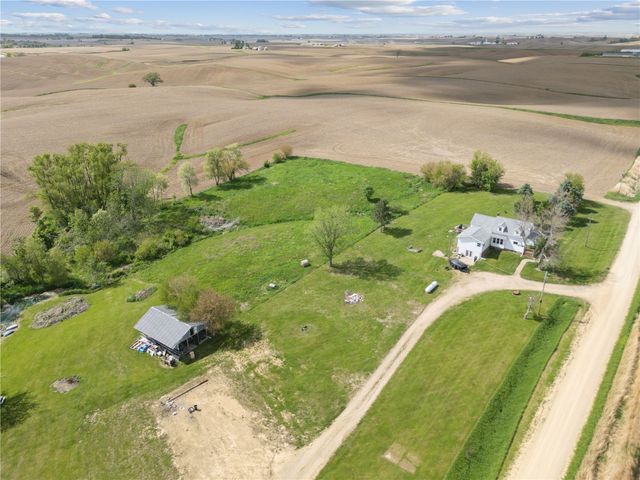 829 Union Avenue, Lowden, IA 52255