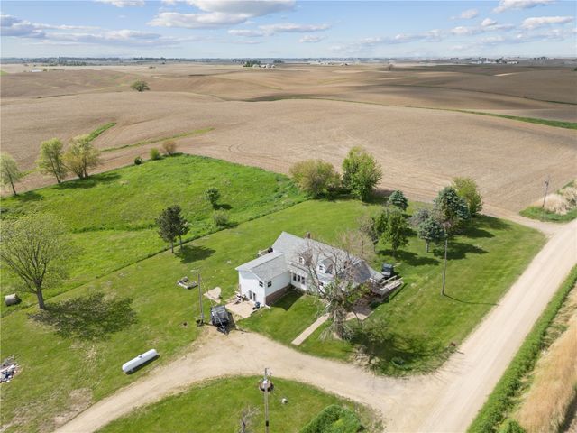 829 Union Avenue, Lowden, IA 52255