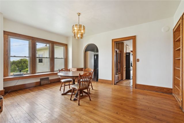 829 Union Avenue, Lowden, IA 52255