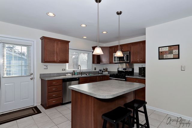 533 Bobby Lane, Mundelein, IL 60060