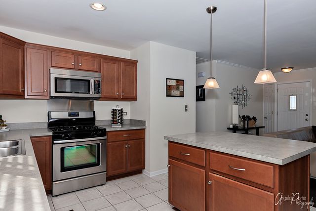 533 Bobby Lane, Mundelein, IL 60060