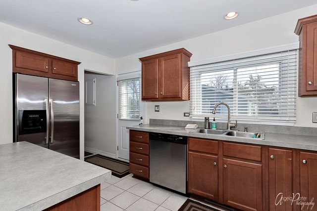 533 Bobby Lane, Mundelein, IL 60060
