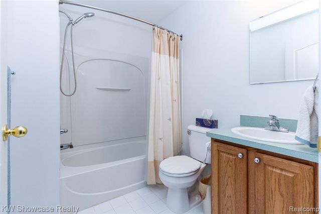 5726 Pinecroft Court 44, Clawson, MI 48346