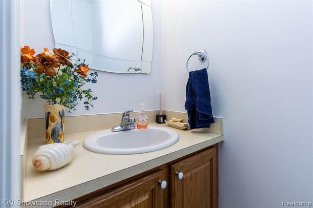 5726 Pinecroft Court 44, Clawson, MI 48346