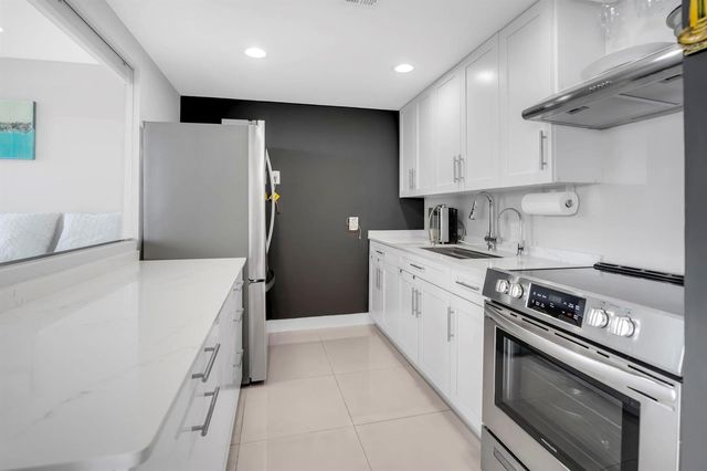 20335 W Country Club 1901, Aventura, FL 33180