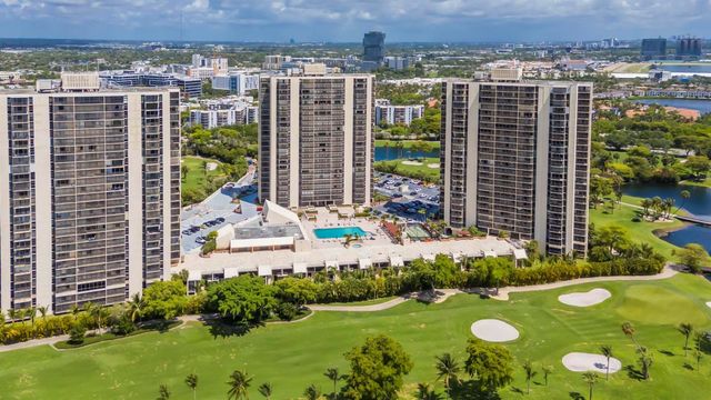 20335 W Country Club 1901, Aventura, FL 33180