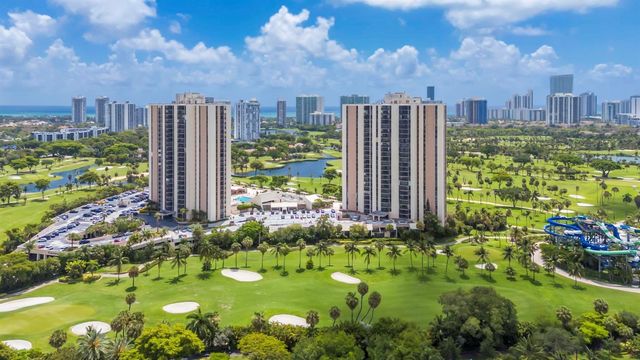 20335 W Country Club 1901, Aventura, FL 33180