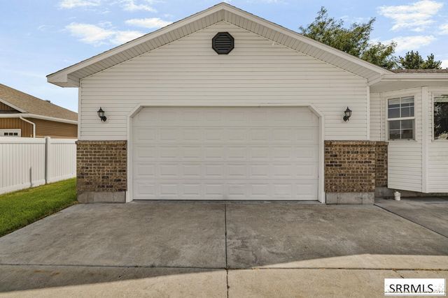1109 S Diamond Circle, Ammon, ID 83406