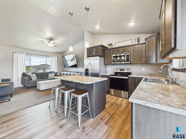 505 Brannon Dr Drive, Harrisburg, SD 57032