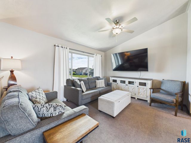 505 Brannon Dr Drive, Harrisburg, SD 57032