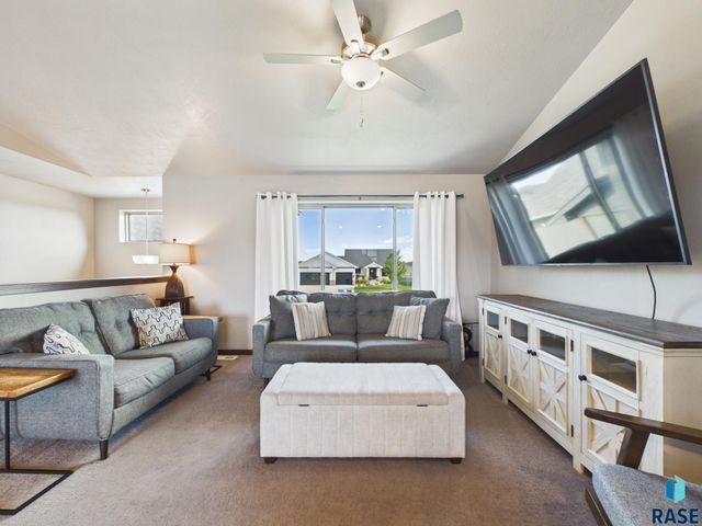 505 Brannon Dr Drive, Harrisburg, SD 57032