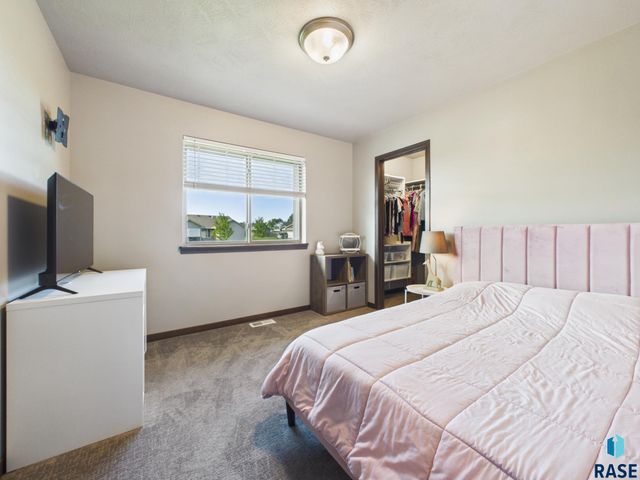 505 Brannon Dr Drive, Harrisburg, SD 57032