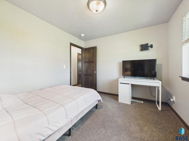 505 Brannon Dr Drive, Harrisburg, SD 57032