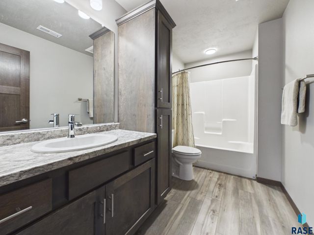 505 Brannon Dr Drive, Harrisburg, SD 57032