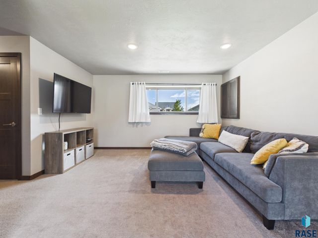 505 Brannon Dr Drive, Harrisburg, SD 57032