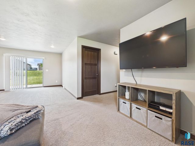 505 Brannon Dr Drive, Harrisburg, SD 57032