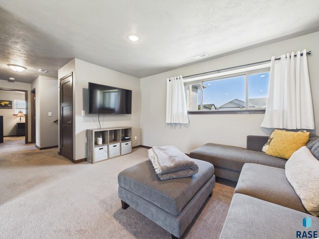 505 Brannon Dr Drive, Harrisburg, SD 57032