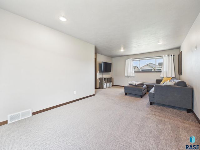 505 Brannon Dr Drive, Harrisburg, SD 57032