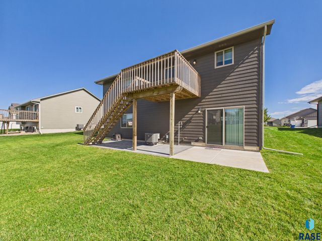 505 Brannon Dr Drive, Harrisburg, SD 57032