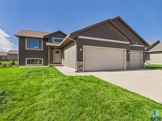 505 Brannon Dr Drive, Harrisburg, SD 57032