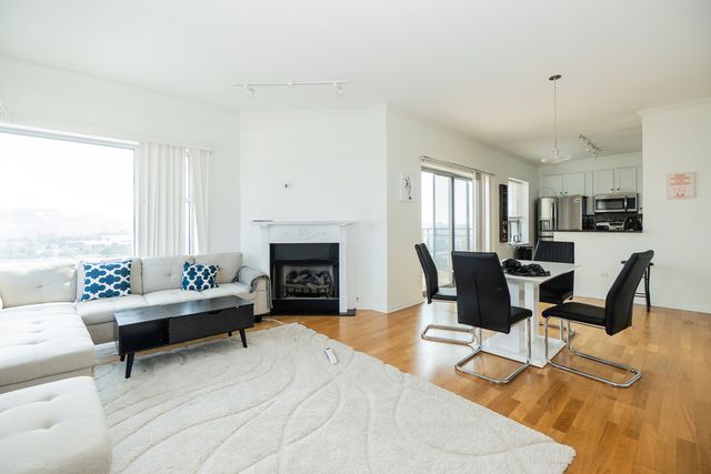 100 N Hermitage Avenue 716, Chicago, IL 60612