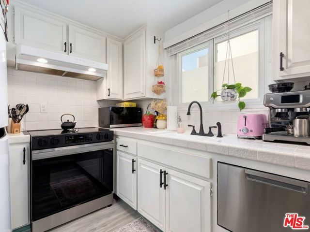 8155 Manitoba Street 12, Playa Del Rey (los Angeles), CA 90293