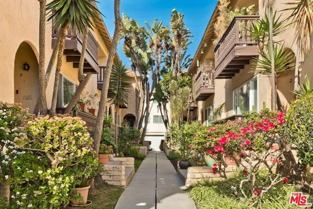 8155 Manitoba Street 12, Playa Del Rey (los Angeles), CA 90293